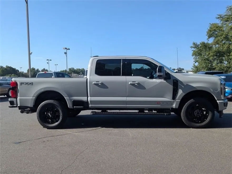 2025 Ford F-250 Lariat photo 1