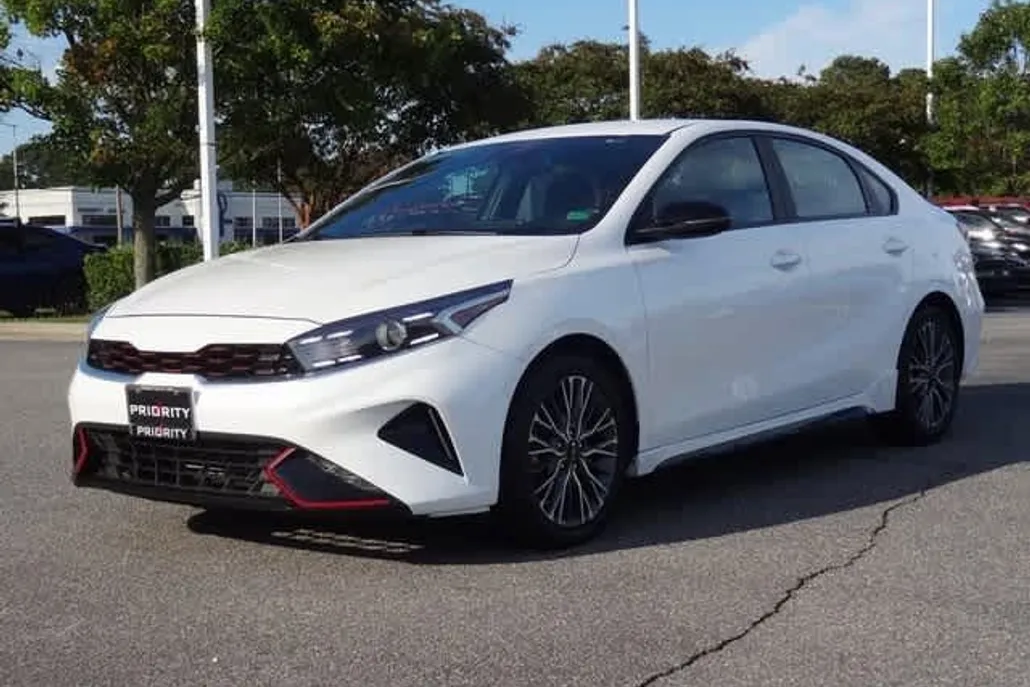 2023 Kia Forte GT-Line photo 1