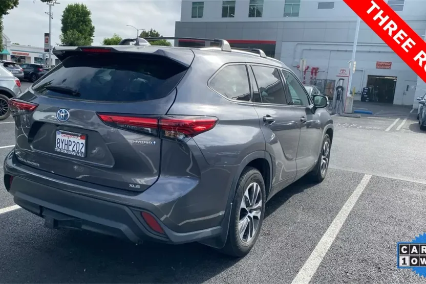 2021 Toyota Highlander XLE photo 1