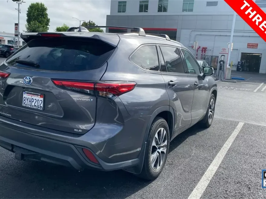 2021 Toyota Highlander XLE photo 1