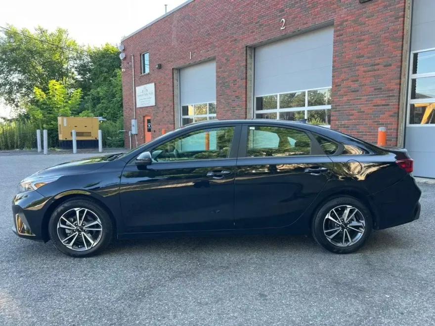 2022 Kia Forte LXS photo 1