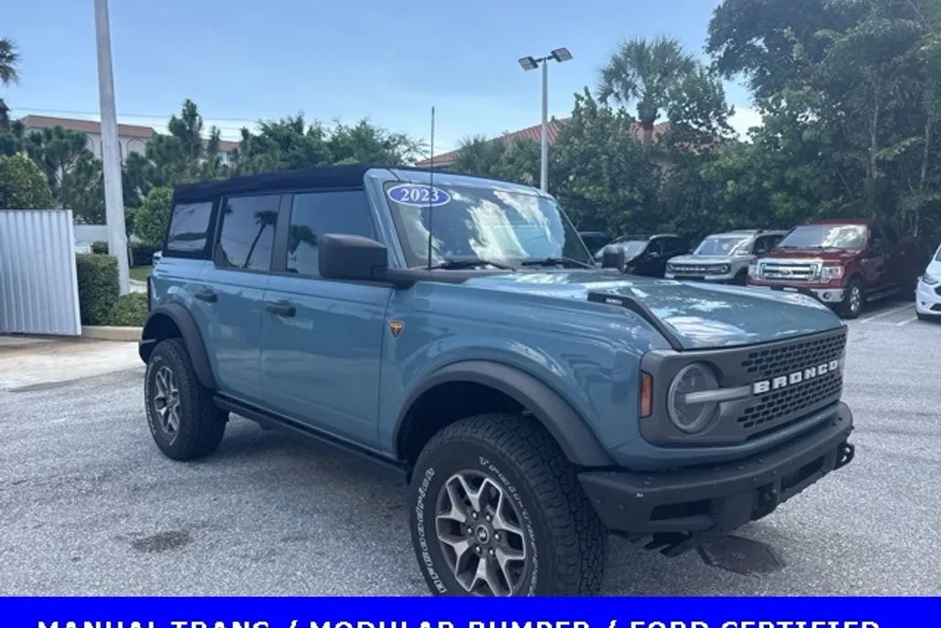 2023 Ford Bronco Badlands photo 1