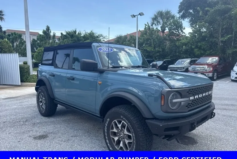 2023 Ford Bronco Badlands photo 1