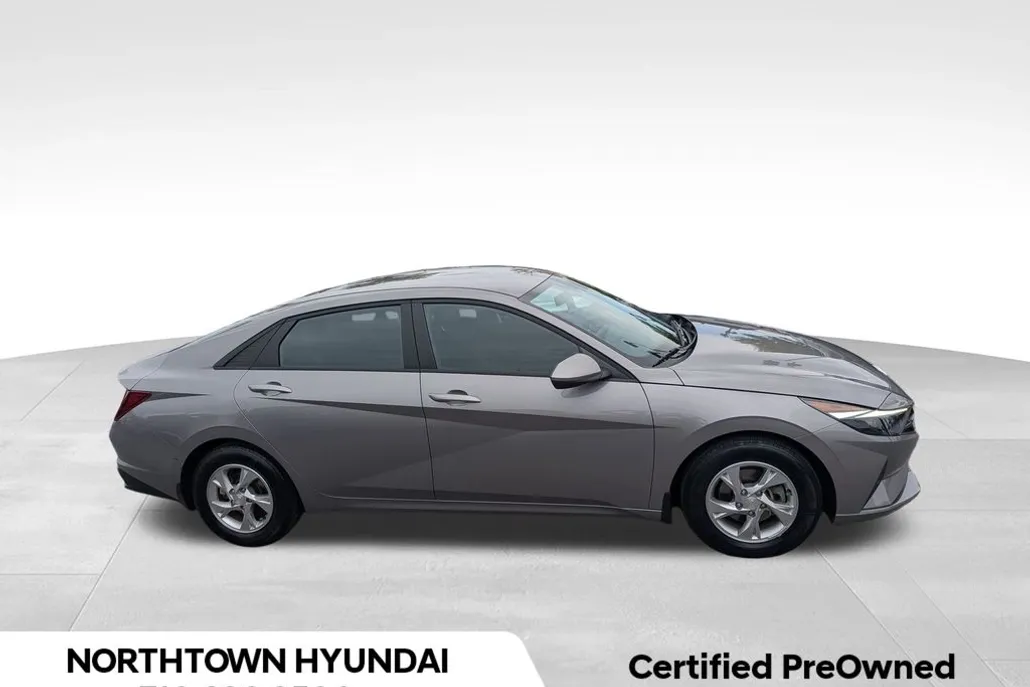 2023 Hyundai Elantra SE photo 1