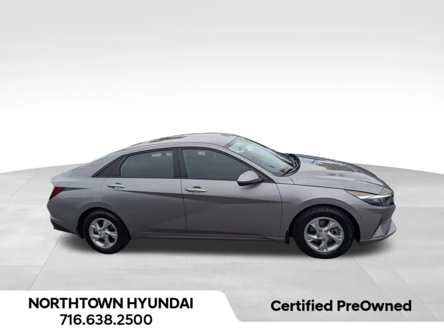 2023 Hyundai Elantra SE photo 1