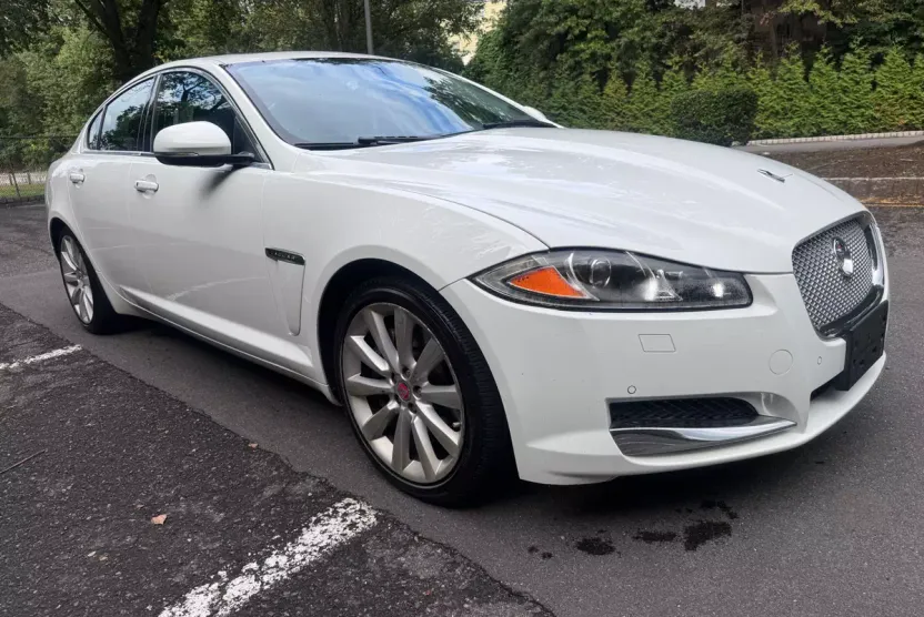 2014 Jaguar XF AWD photo 1