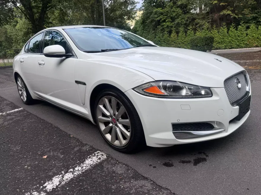 2014 Jaguar XF AWD photo 1