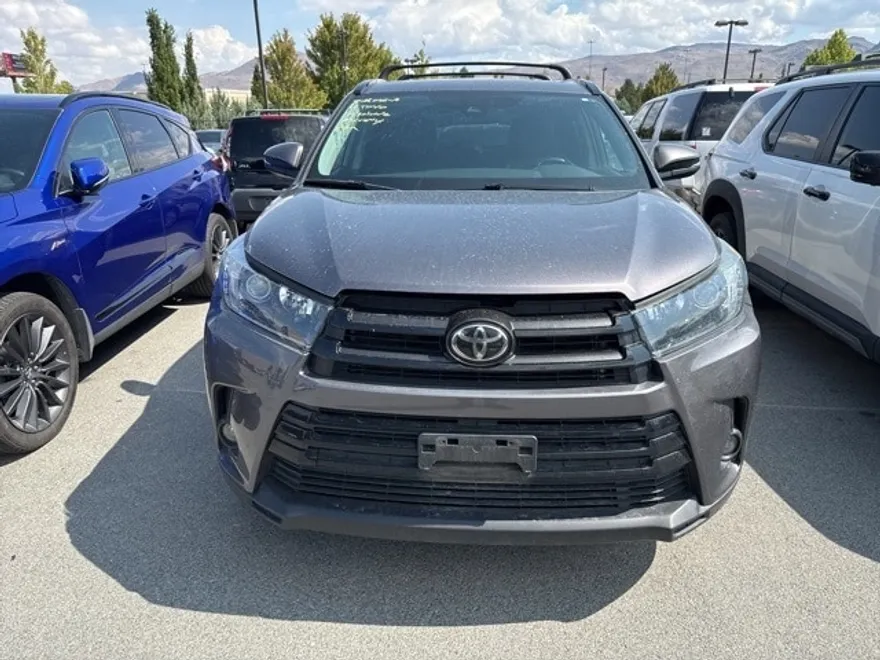2019 Toyota Highlander SE photo 1