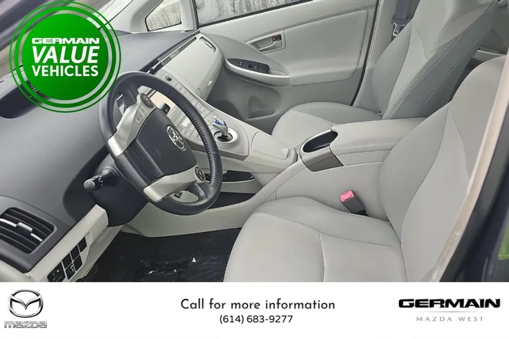 2013 Toyota Prius Four photo 1