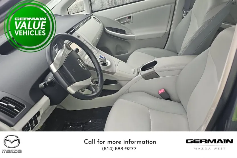 2013 Toyota Prius Four photo 1