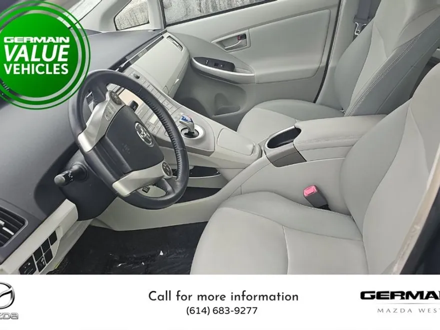 2013 Toyota Prius Four photo 1