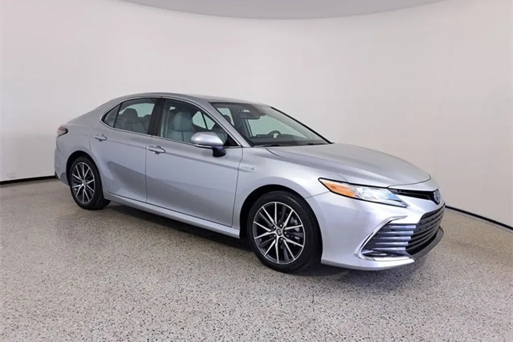 2021 Toyota Camry Hybrid XLE photo 1