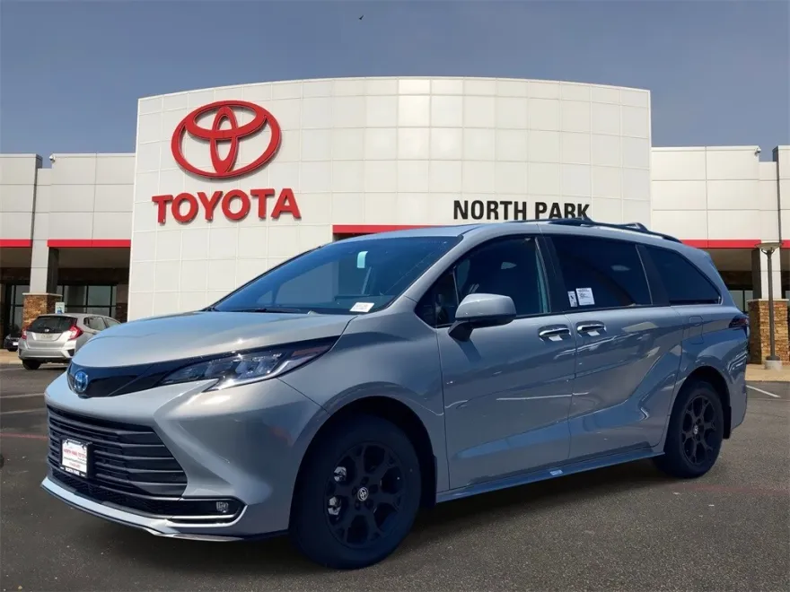 2025 Toyota Sienna Woodland Edition photo 1