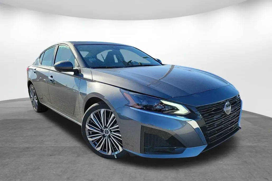 2025 Nissan Altima SL photo 1
