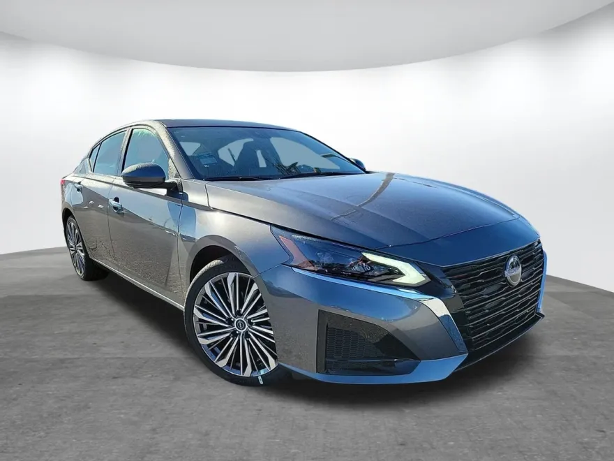 2025 Nissan Altima SL photo 1