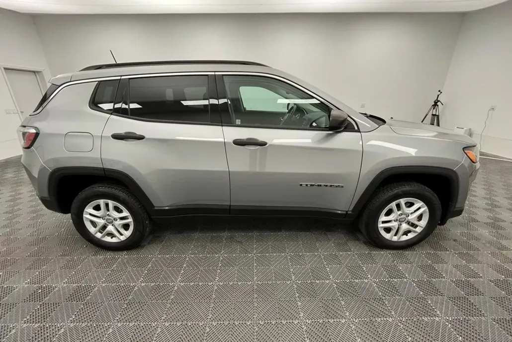 2020 Jeep Compass Sport photo 1