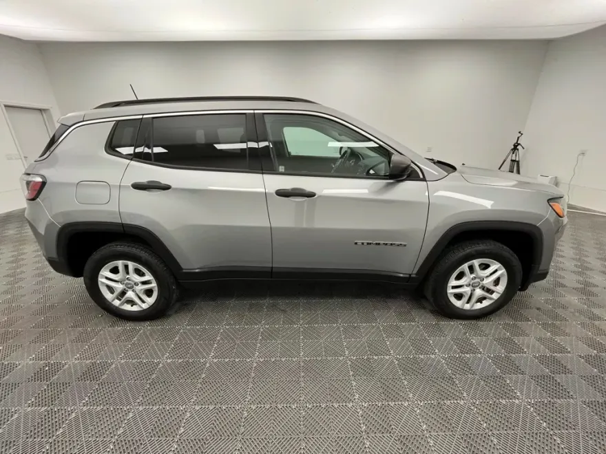 2020 Jeep Compass Sport photo 1