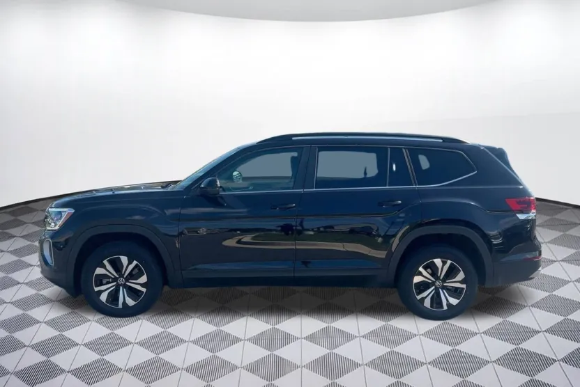 2024 Volkswagen Atlas SE photo 1