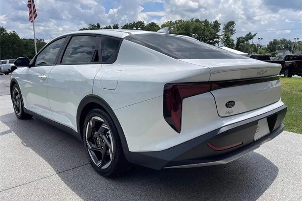 2025 Kia K4 EX photo 1