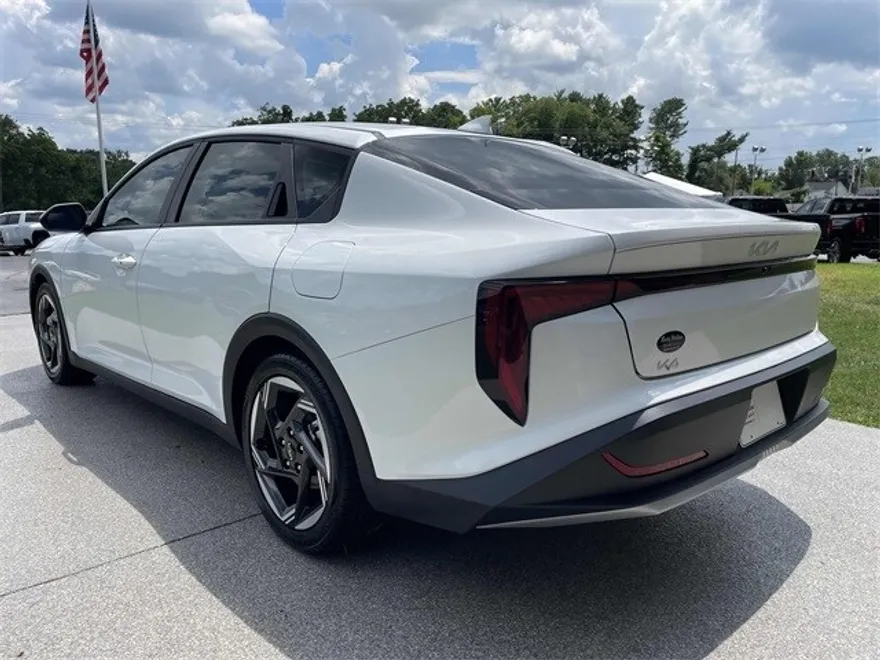 2025 Kia K4 EX photo 1