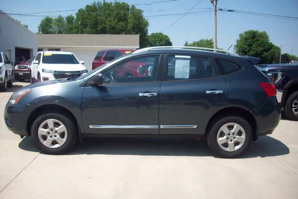 2014 Nissan Rogue Select S photo 1