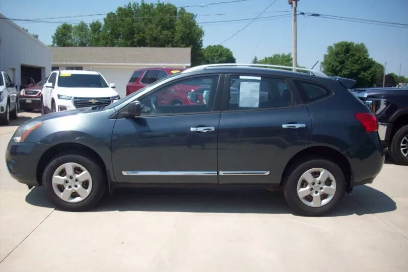 2014 Nissan Rogue Select S photo 1
