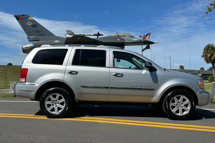 2007 Chrysler Aspen Limited photo 1
