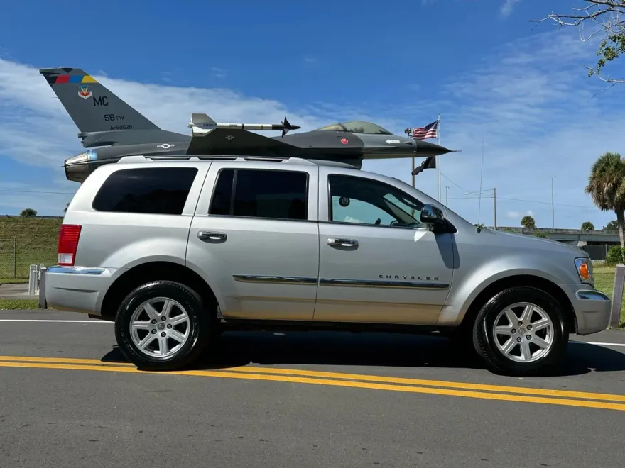 2007 Chrysler Aspen Limited photo 1