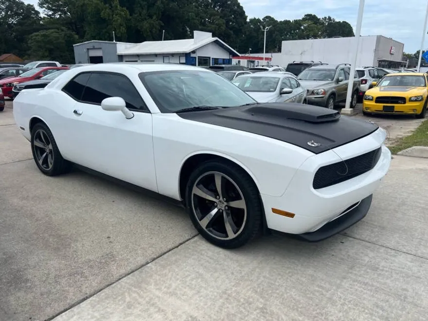 2013 Dodge Challenger R/T photo 1