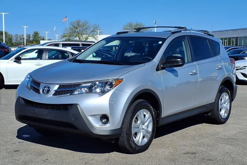 2013 Toyota RAV4 LE photo 1
