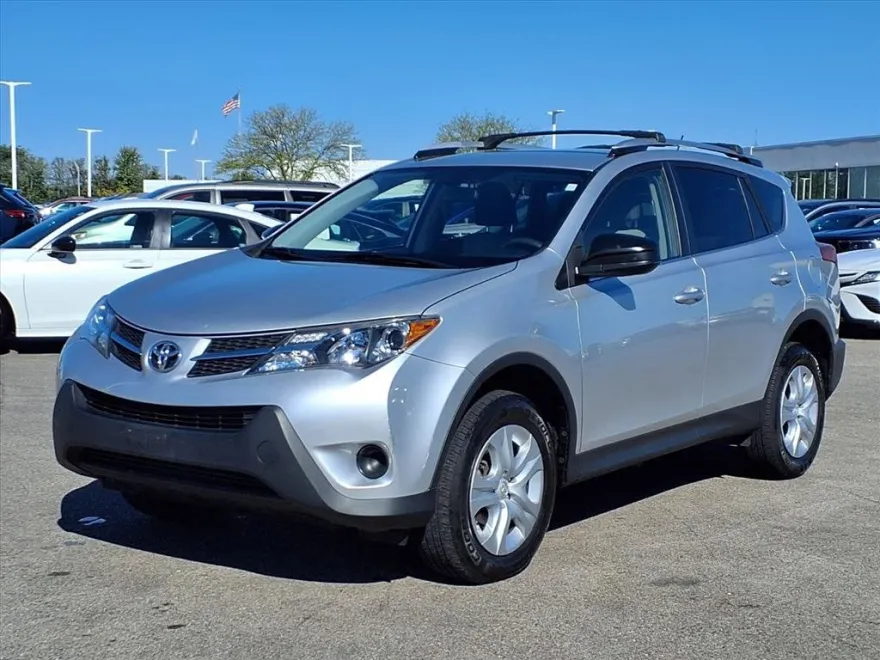 2013 Toyota RAV4 LE photo 1