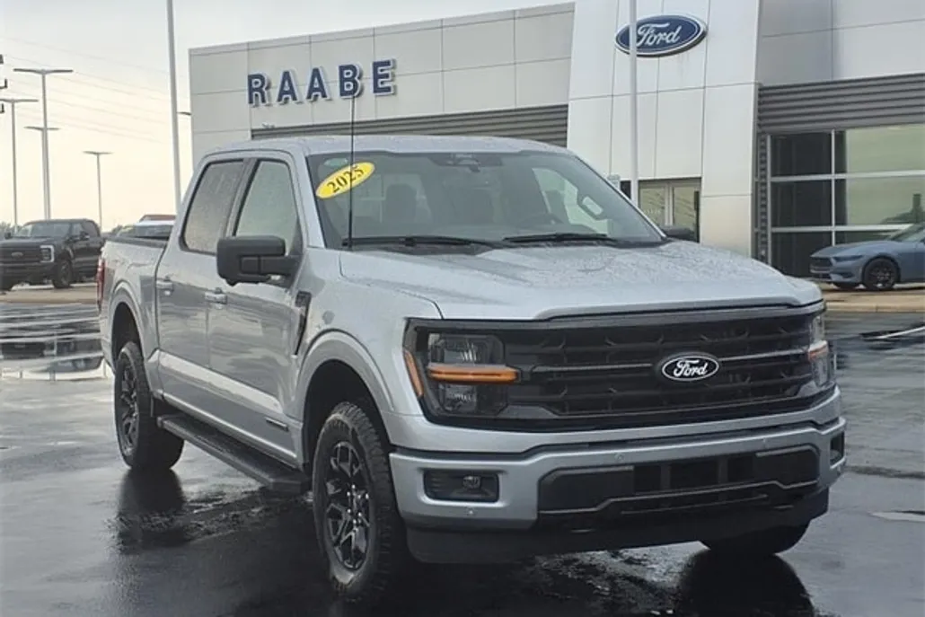 2025 Ford F-150 XLT photo 1