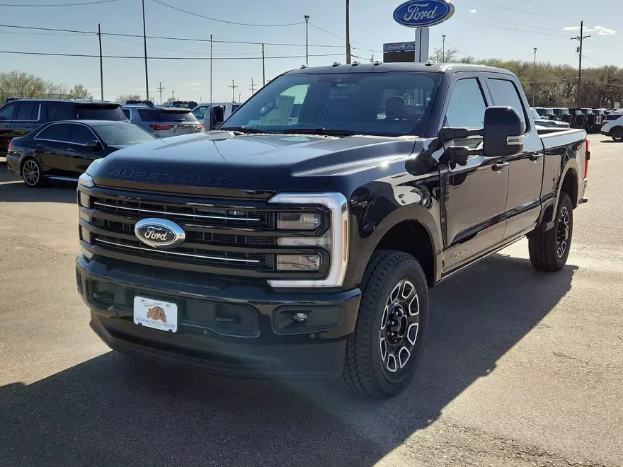 2025 Ford F-250 Platinum photo 1