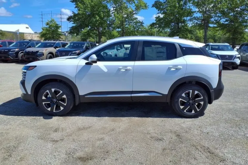 2025 Nissan Kicks SV photo 1