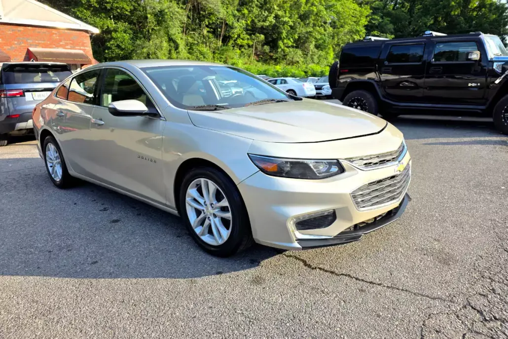 2016 Chevrolet Malibu 1LT photo 1