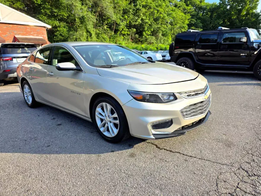 2016 Chevrolet Malibu 1LT photo 1
