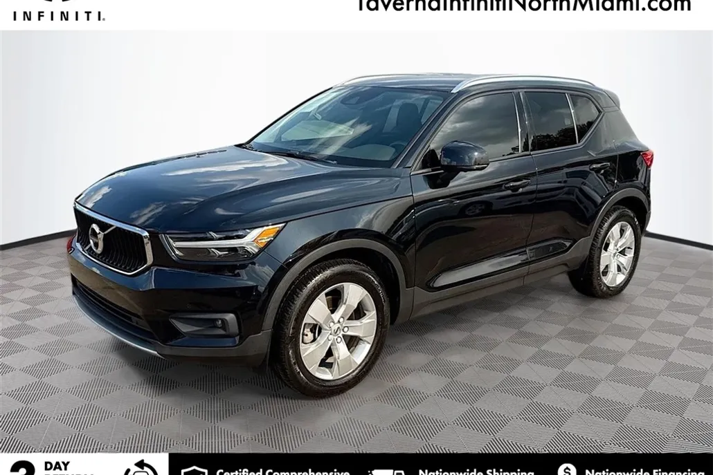 2021 Volvo XC40 Momentum photo 1