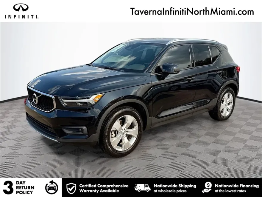 2021 Volvo XC40 Momentum photo 1