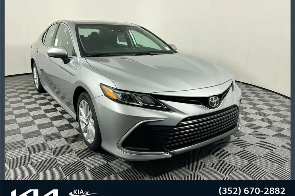 2021 Toyota Camry LE photo 1