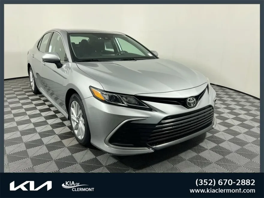2021 Toyota Camry LE photo 1