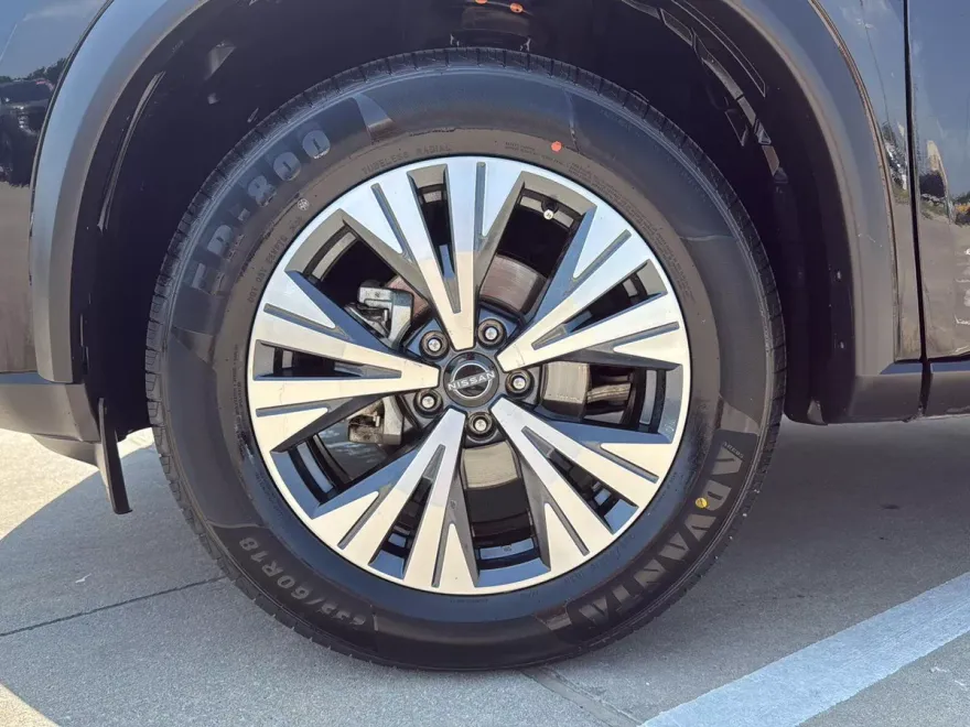 2023 Nissan Rogue SV photo 1