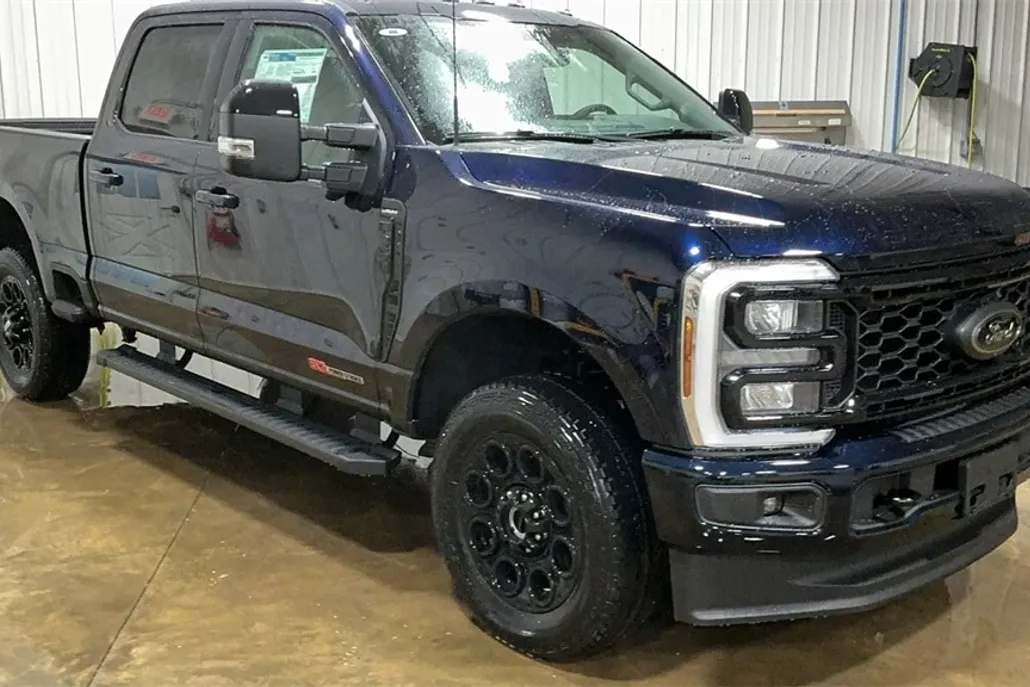 2025 Ford F-350 Lariat photo 1
