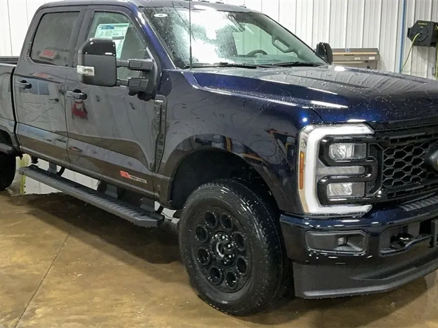 2025 Ford F-350 Lariat photo 1