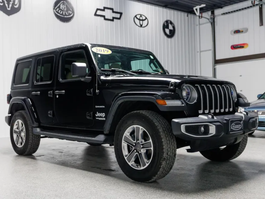 2019 Jeep Wrangler Unlimited Sahara photo 1