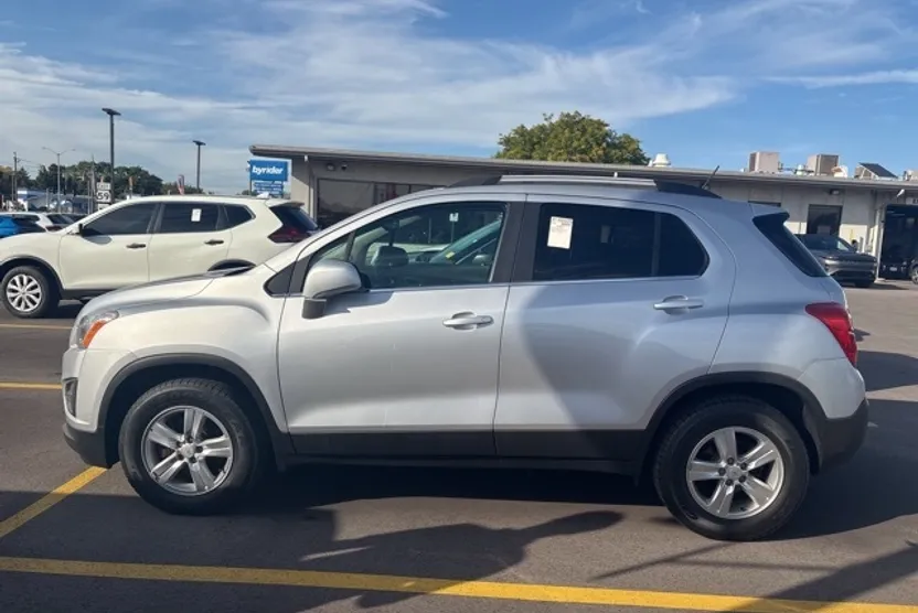 2016 Chevrolet Trax LT photo 1