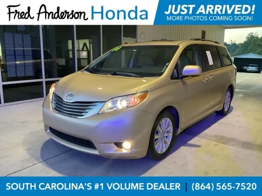 2011 Toyota Sienna Base photo 1