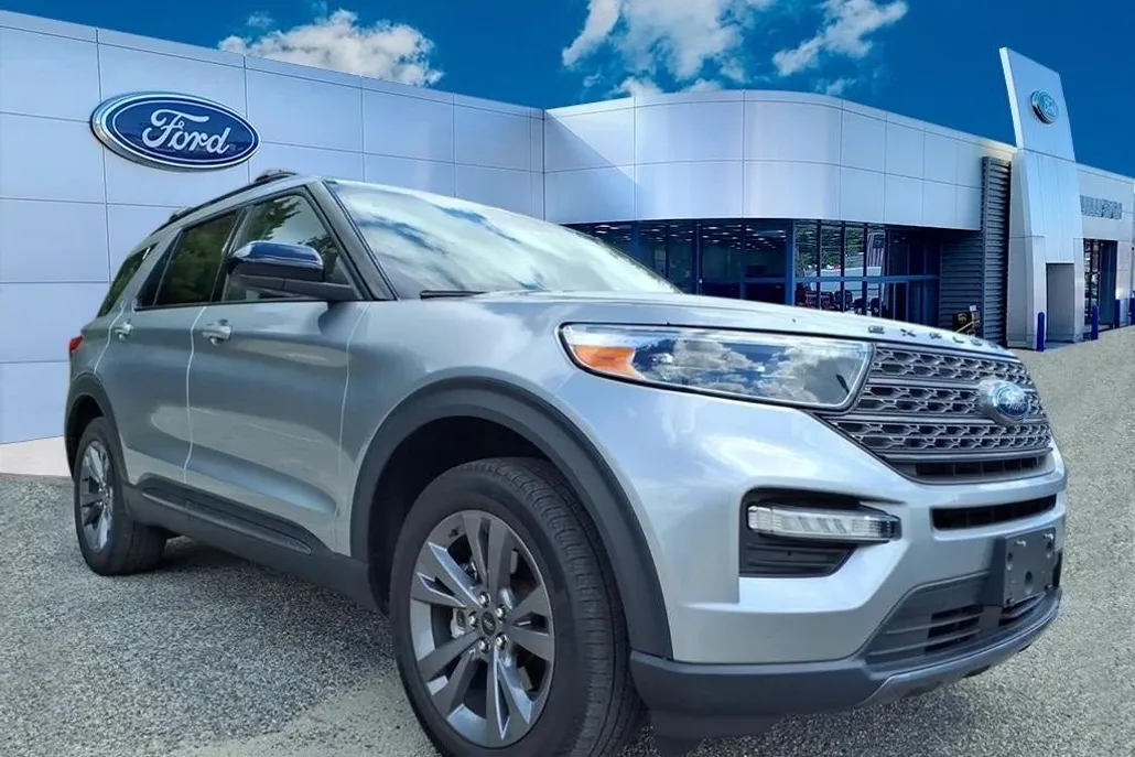 2022 Ford Explorer XLT photo 1