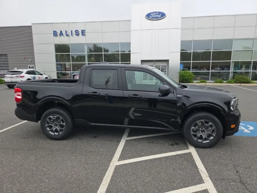 2025 Ford Maverick XLT photo 1