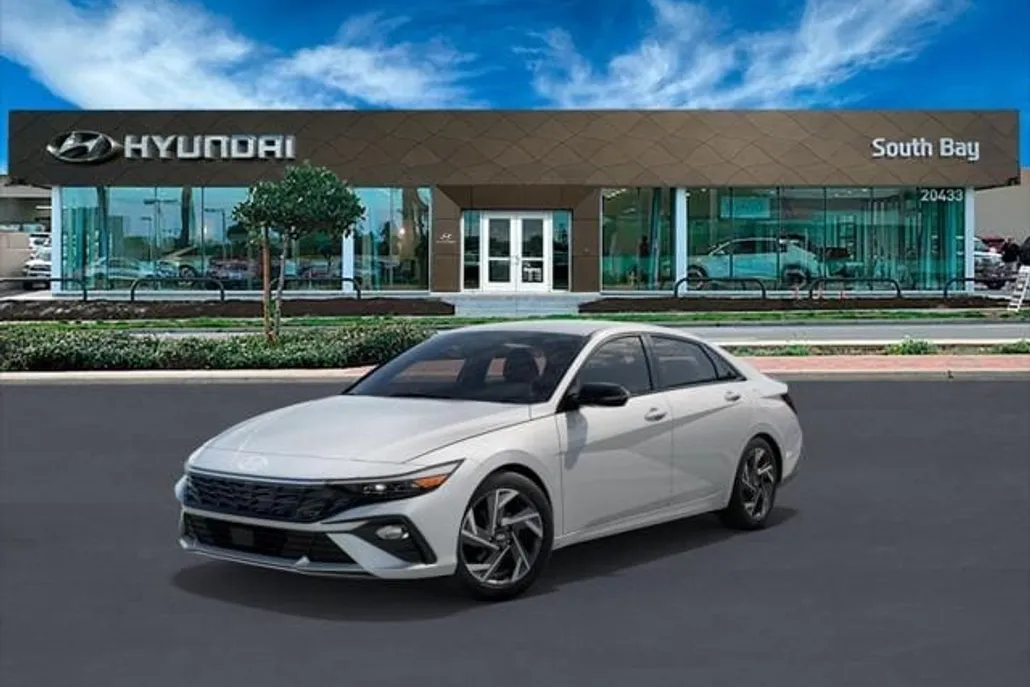 2025 Hyundai Elantra SEL Sport photo 1
