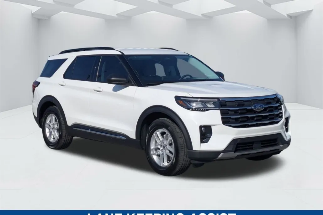 2025 Ford Explorer photo 1